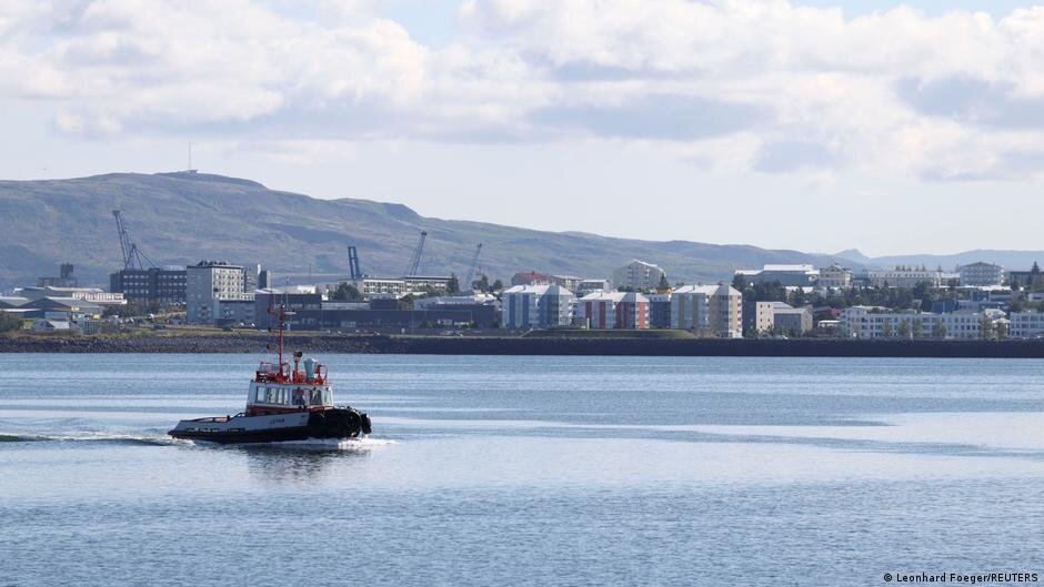 Iceland holds knife-edge referendum on EU membership talks