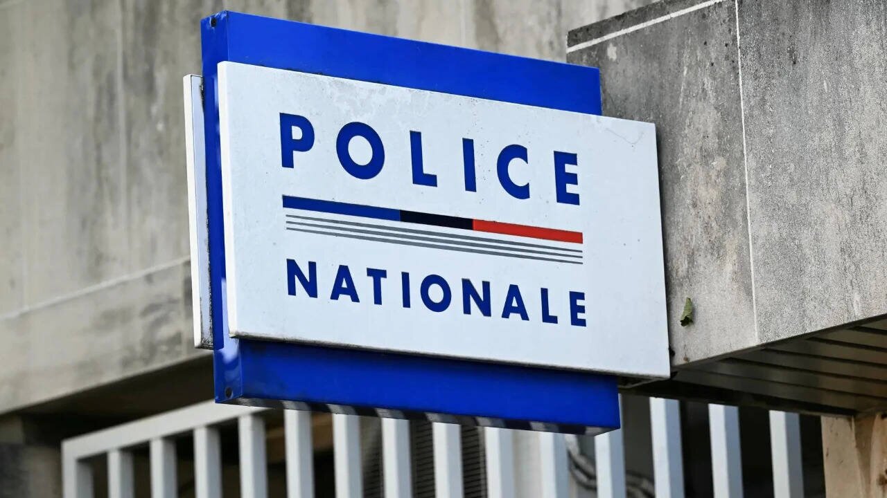 Paris knife attack: Man arrested after three women stabbed near Porte de Clichy