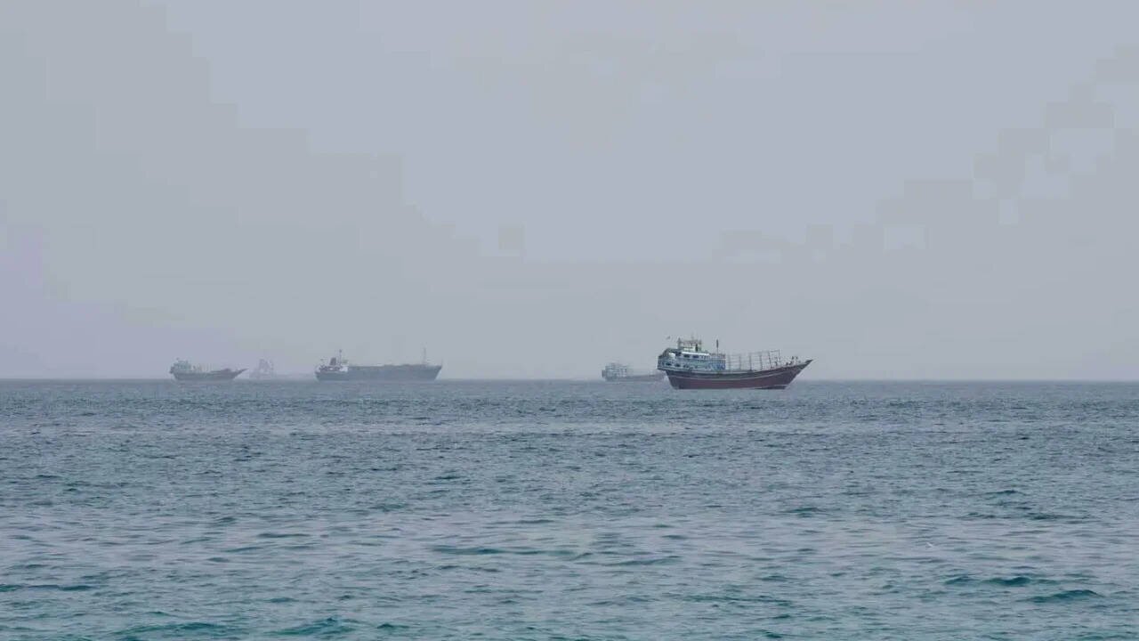 Oil prices hold steady as Hormuz shipping slows while Iran-US peace talks stall