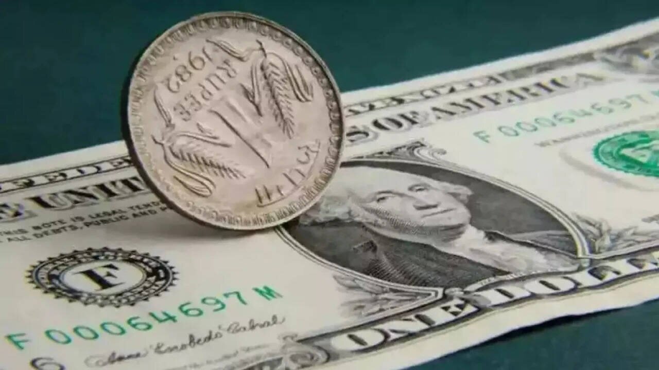 Rupee falls 17 paise against US dollar as FCNR swap deadline weighs down sentiment