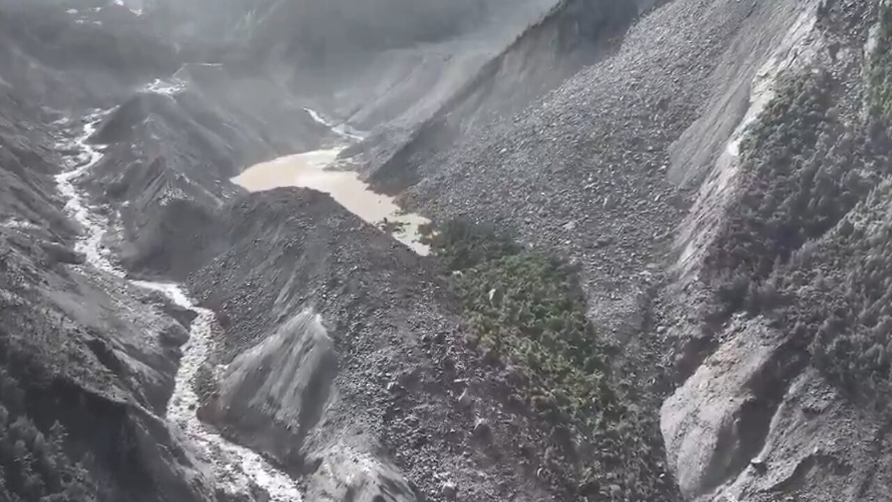 Fresh flood threat for Nepal as barrier lake breaches near China border