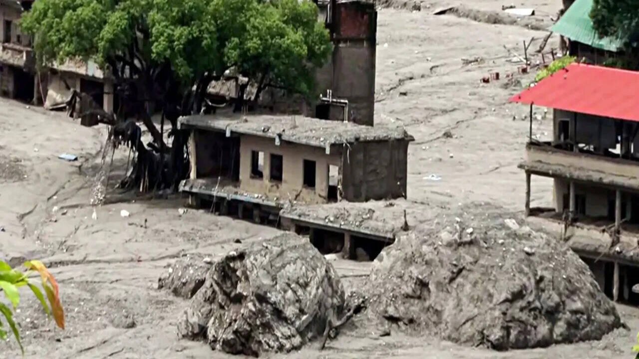 Nepal flash floods: Death toll rises to 903, over 4,200 still missing