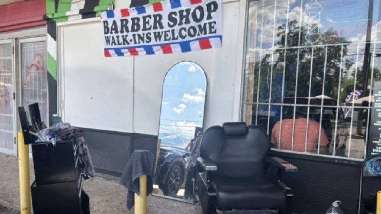 Storm knocks out power, but San Antonio barber keeps cutting hair outside