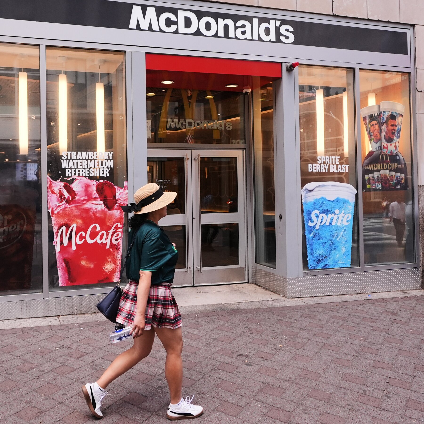 McDonald’s U.S. Sales Slow as Diners Spend More Cautiously