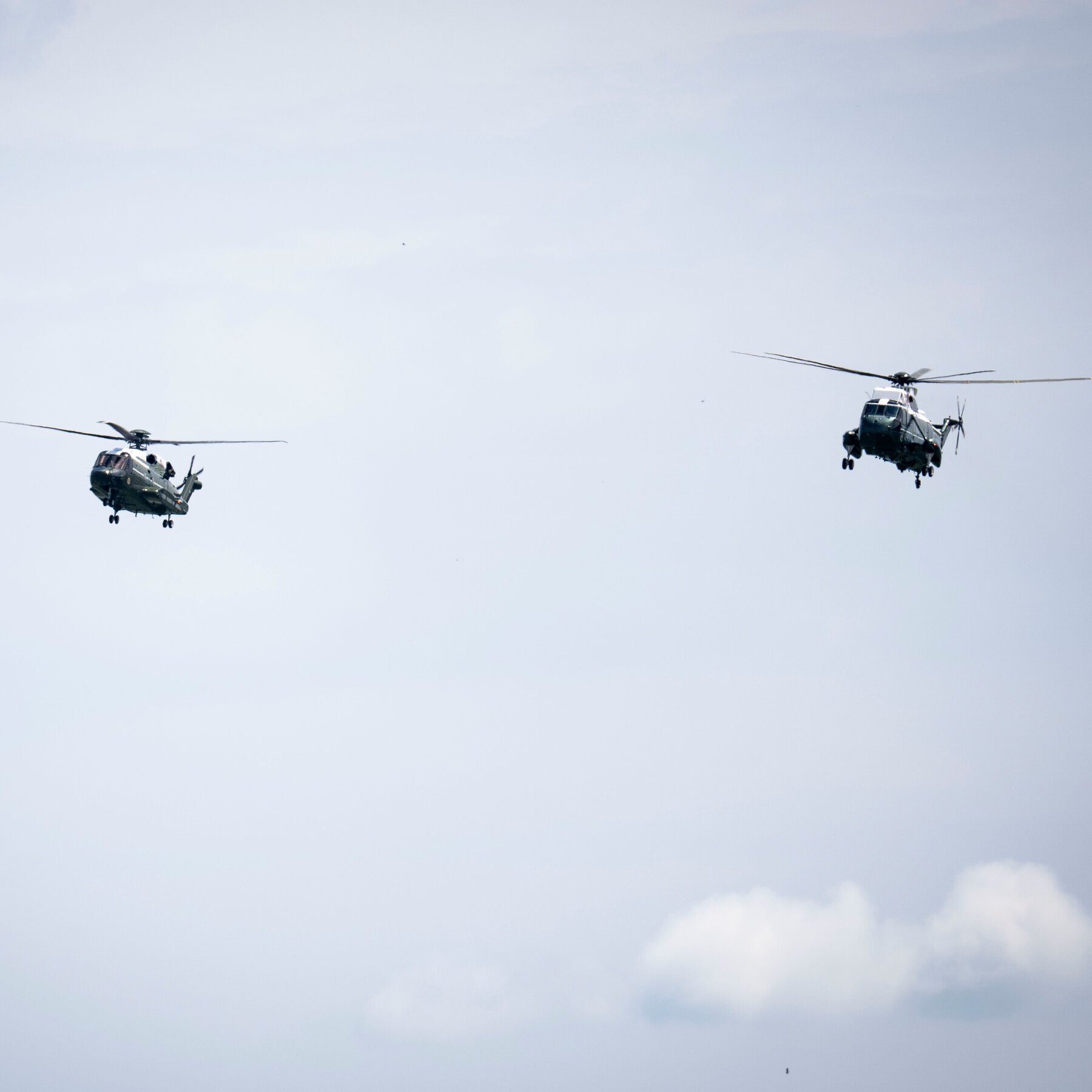 Helicopter Carrying Trump Flies Near Passenger Jet in Washington Airspace