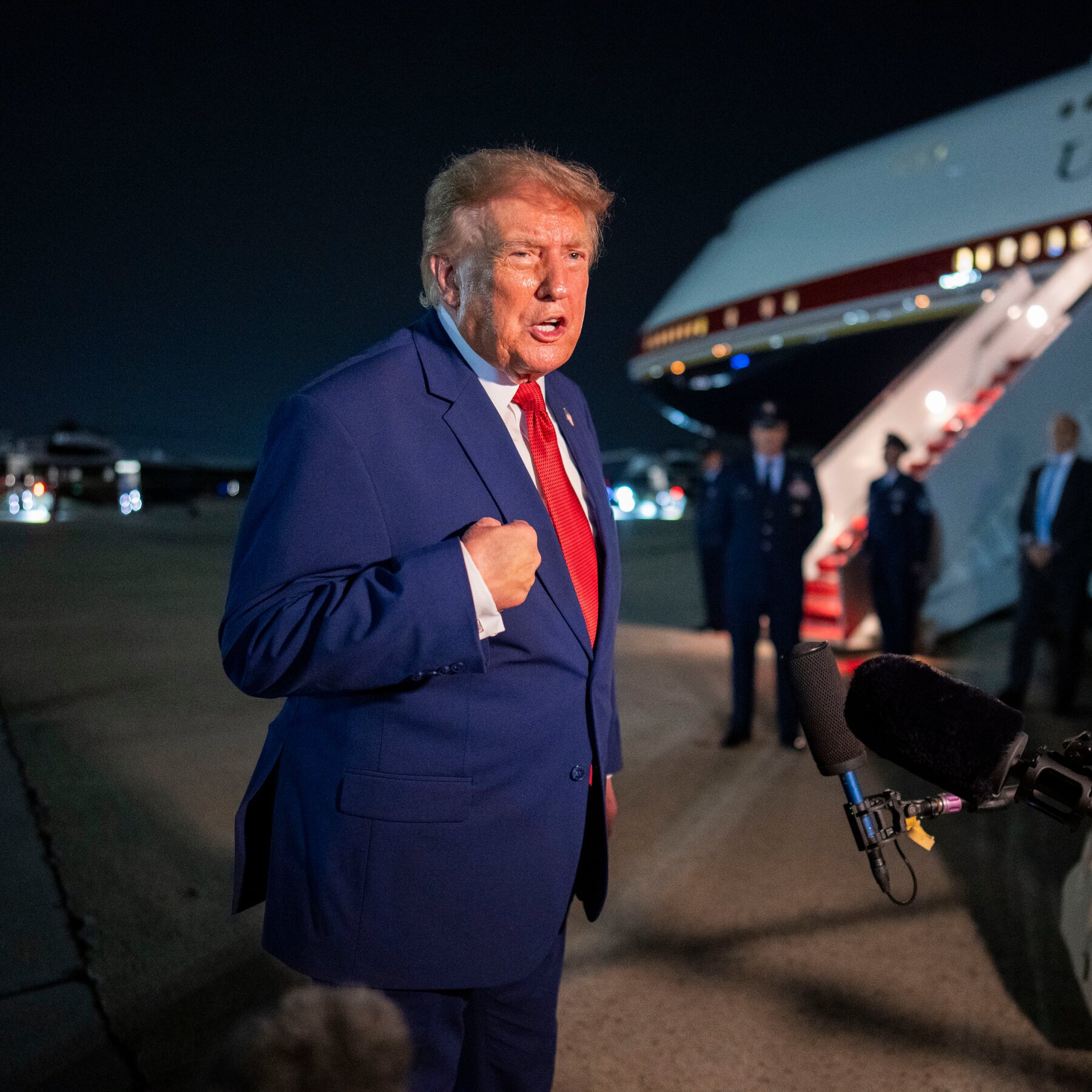 Trump Says Secret Service Ordered Air Force One Swap