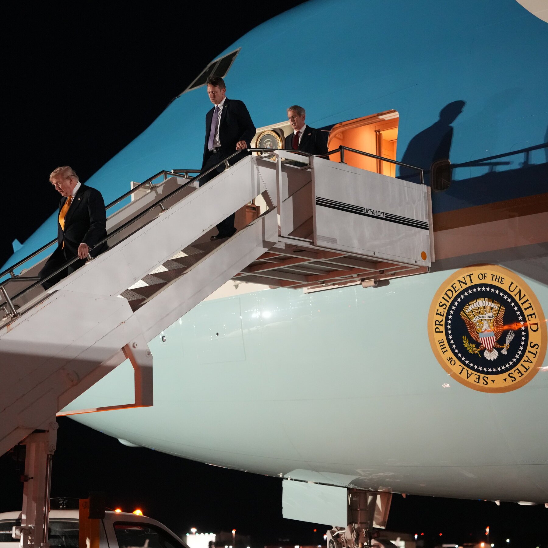 Which Cabinet Members Joined Trump on His Secret Flight Out of Turkey?