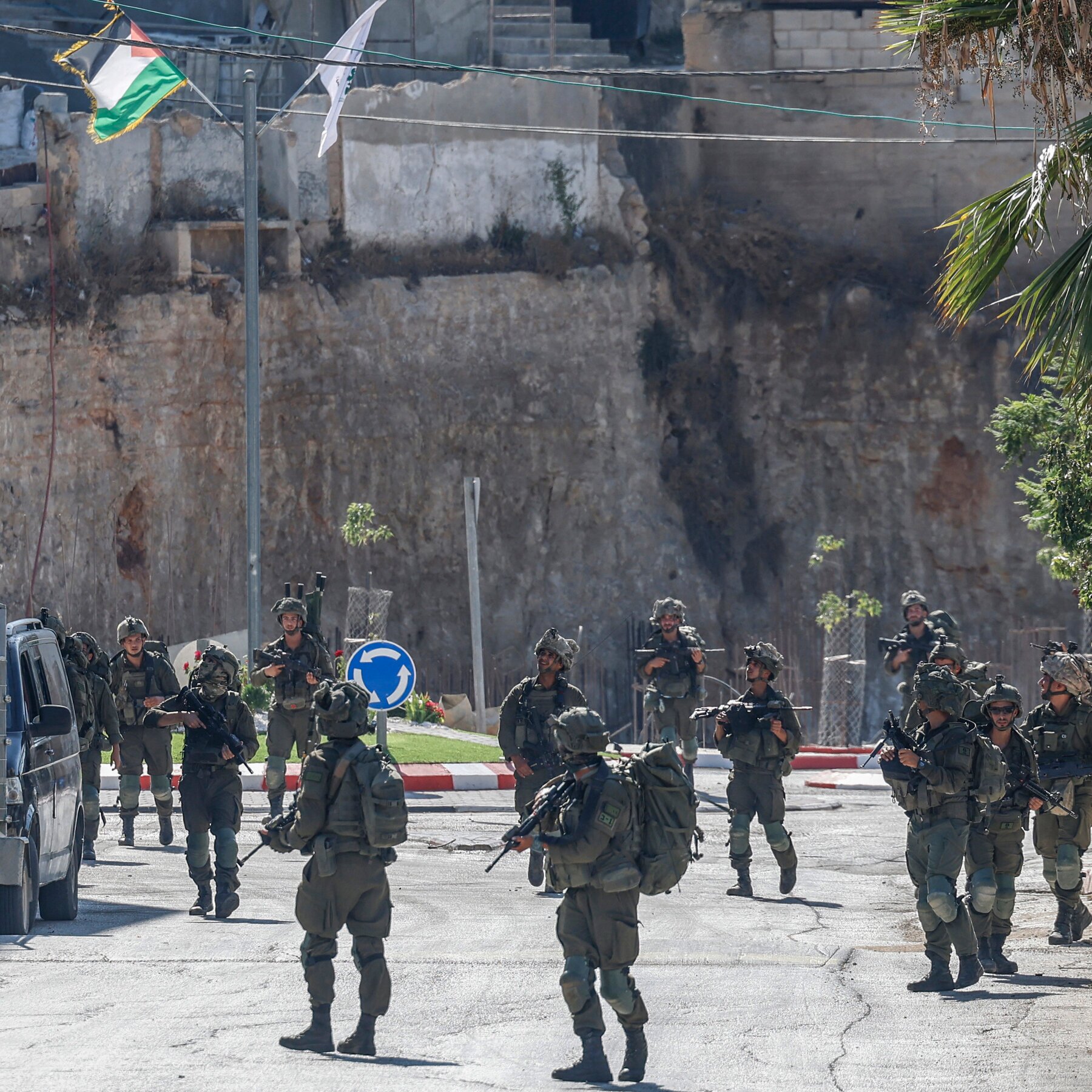 Israeli Settlers Resume West Bank Siege After Eviction
