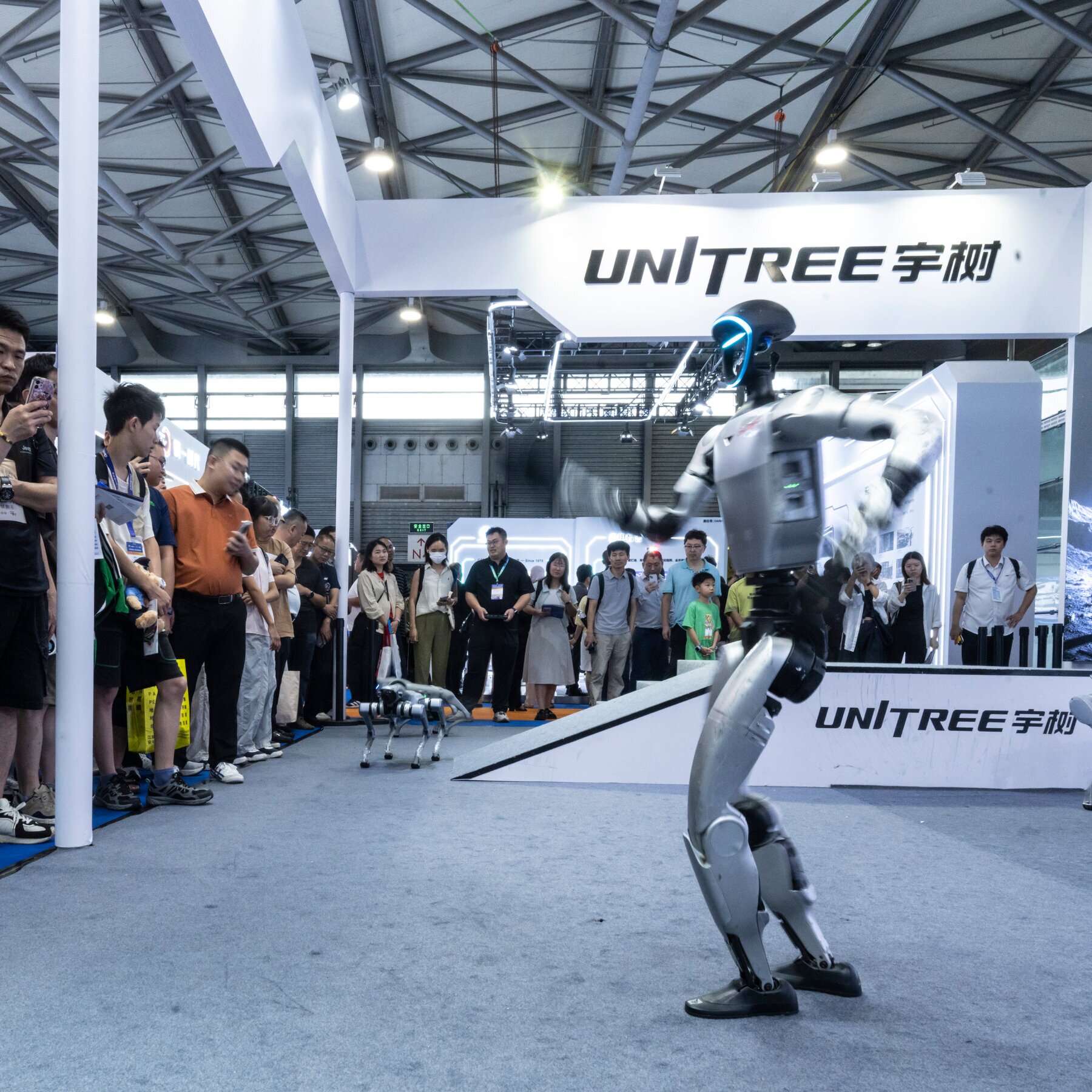 Chinese Robot Maker Unitree Soars 500 Percent in Trading Debut