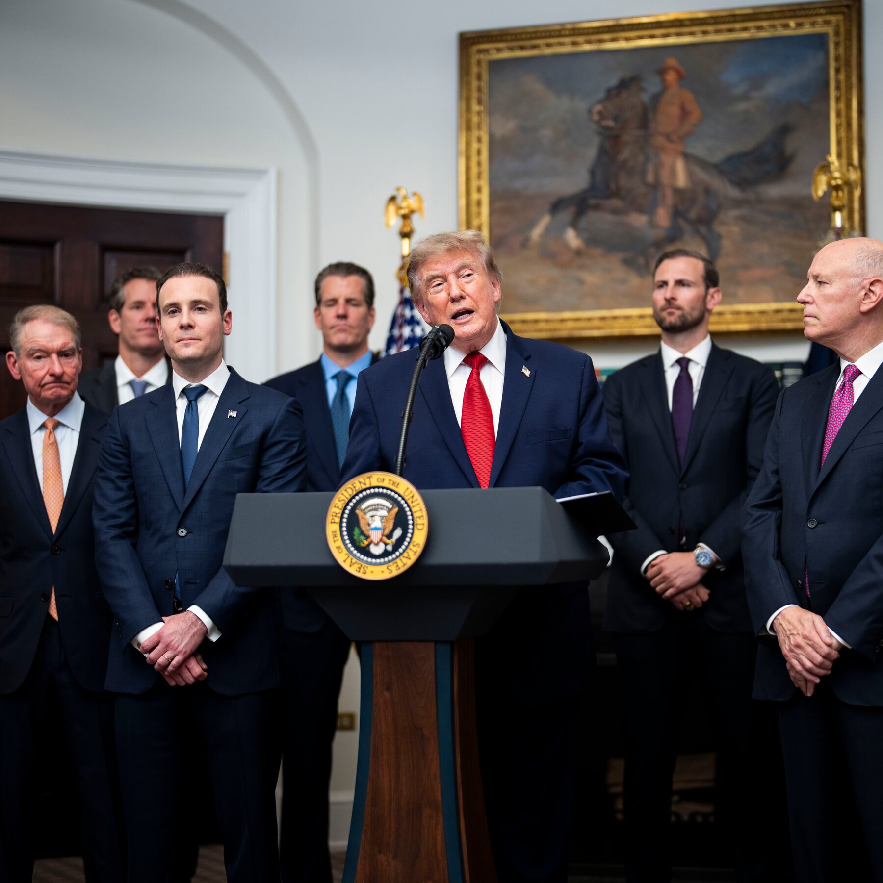 Trump, Who Has Amassed Enormous Wealth in Crypto, Hosts Industry Leaders