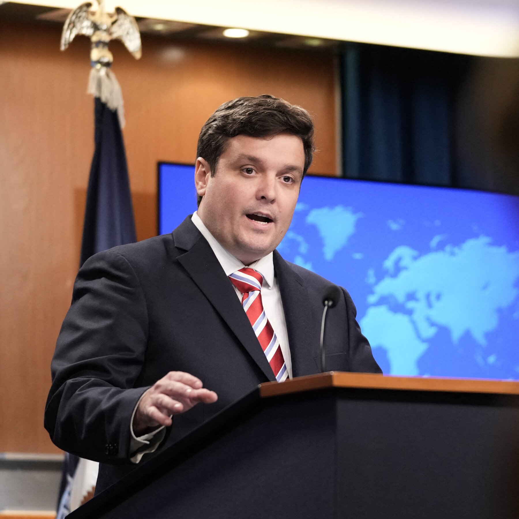 Trump Administration Aims to Revoke Visas of Foreign Citizens Applying for Asylum