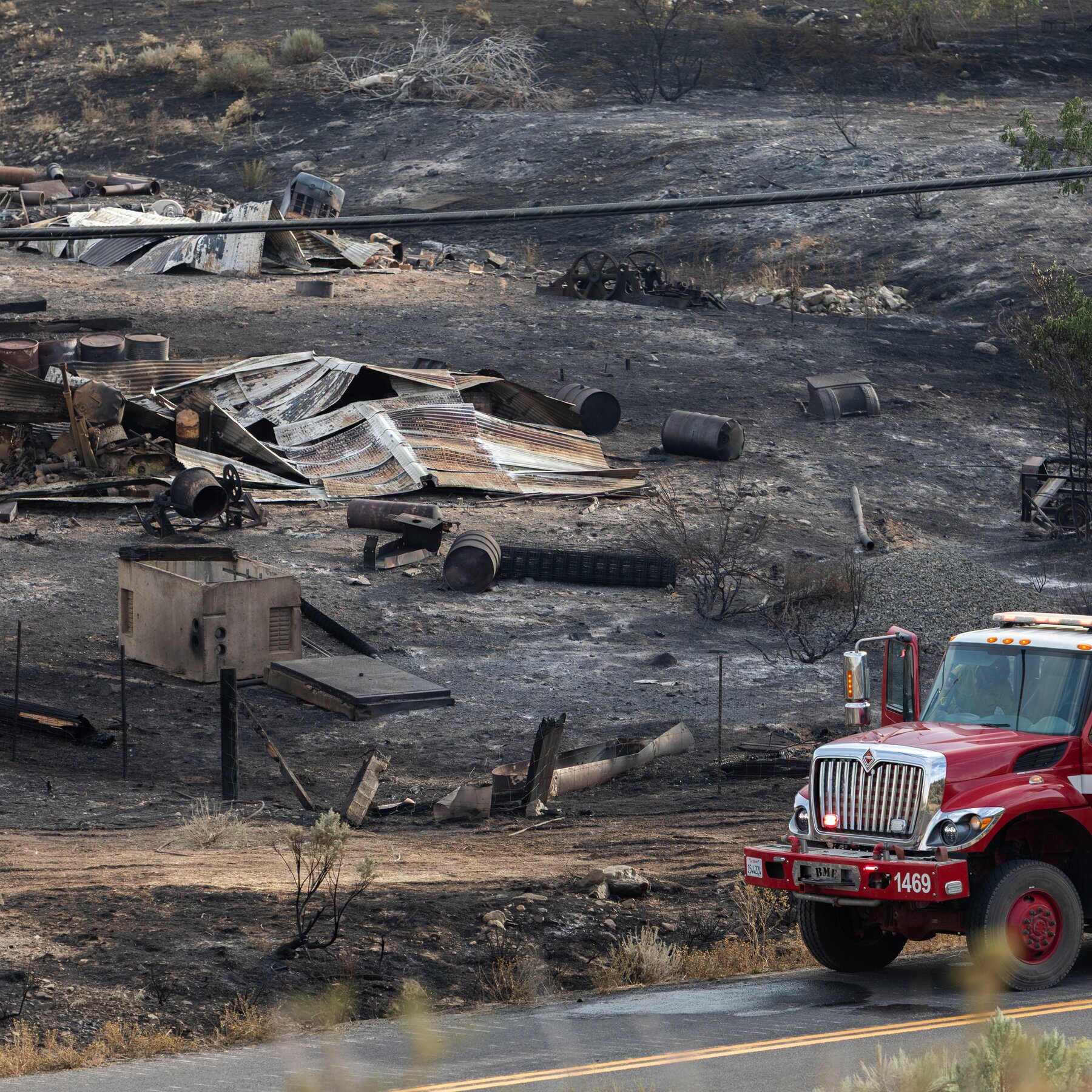 Fast-Moving Reno Wildfire Forces Thousands to Evacuate in Nevada