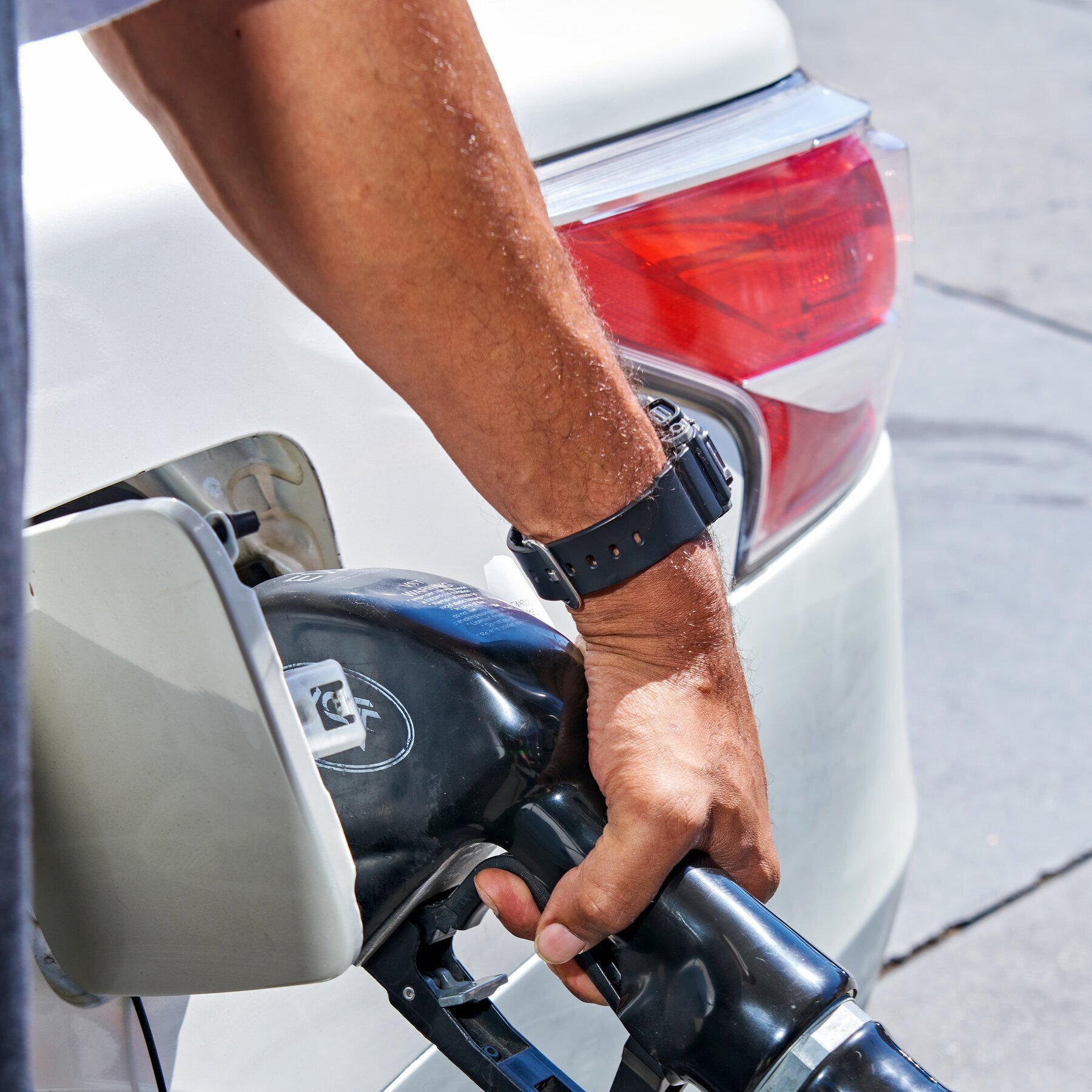 Global Oil Price Rises to $90 a Barrel After U.S. and Iran Trade Attacks
