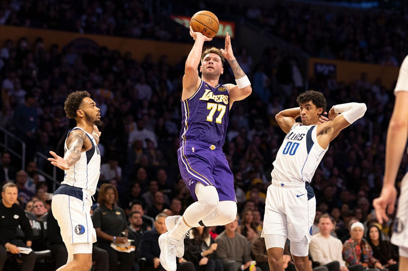 Jeanie Buss Seeks to Contest Sale of Los Angeles Lakers to Bob Iger and Josh Kushner: Report