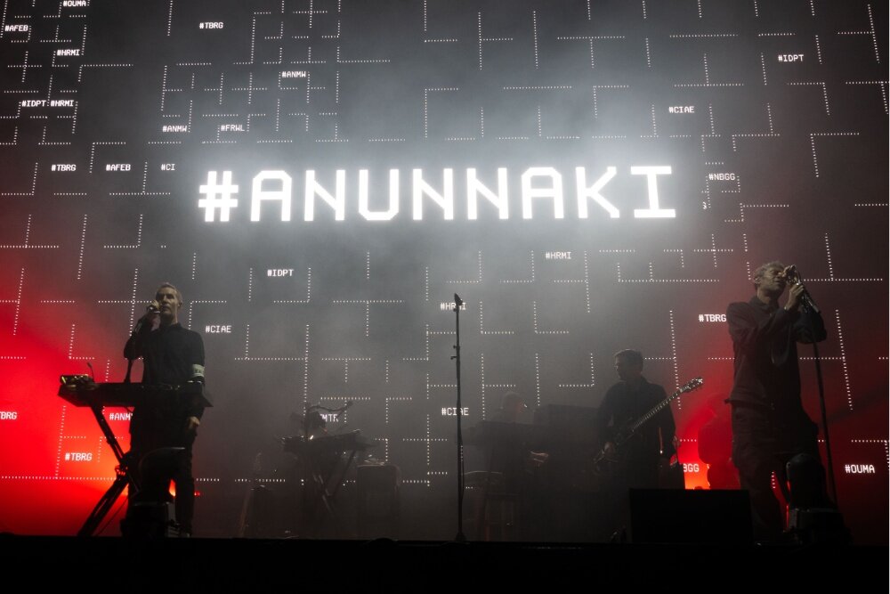 Massive Attack Duo Banned From Singapore Over Palestinian Flag Display