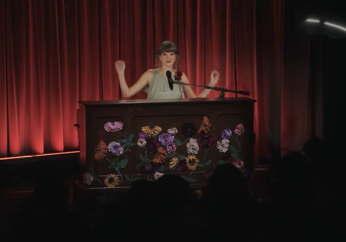 Taylor Swift Sings Mashup of ‘All Too Well,’ ‘I Knew It, I Knew You’ and ‘August’ in Grammy Museum Video