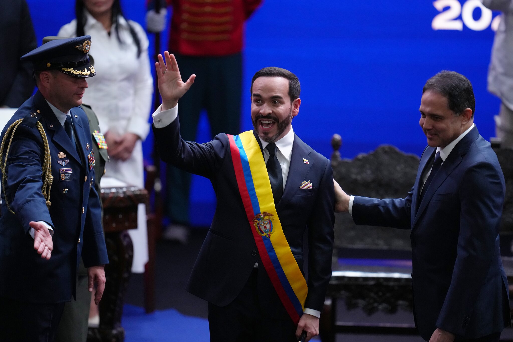 De la Espriella sworn in as Colombia leader, vows crackdown on armed groups