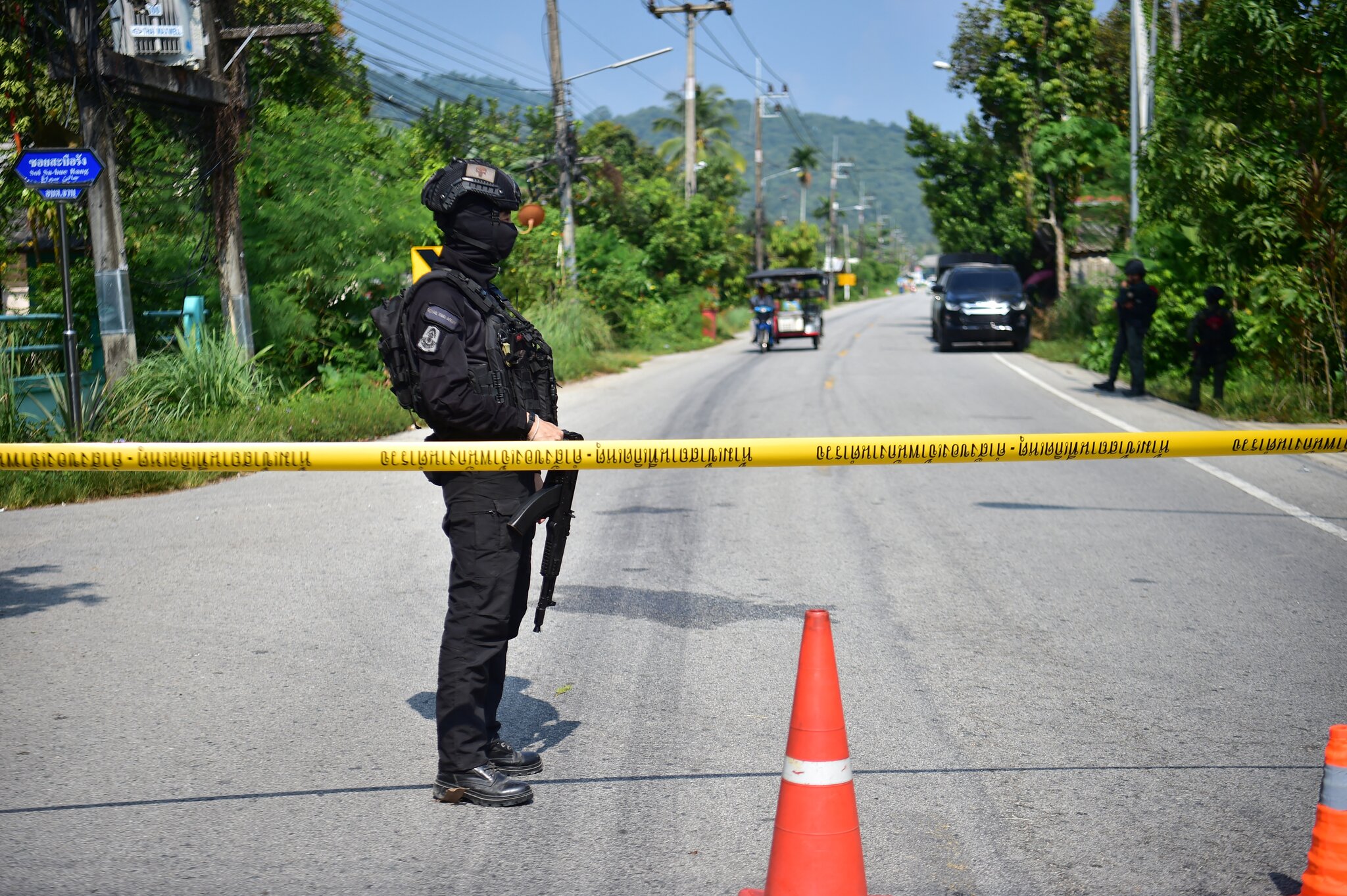 Dozens of attacks in southern Thailand wound three people