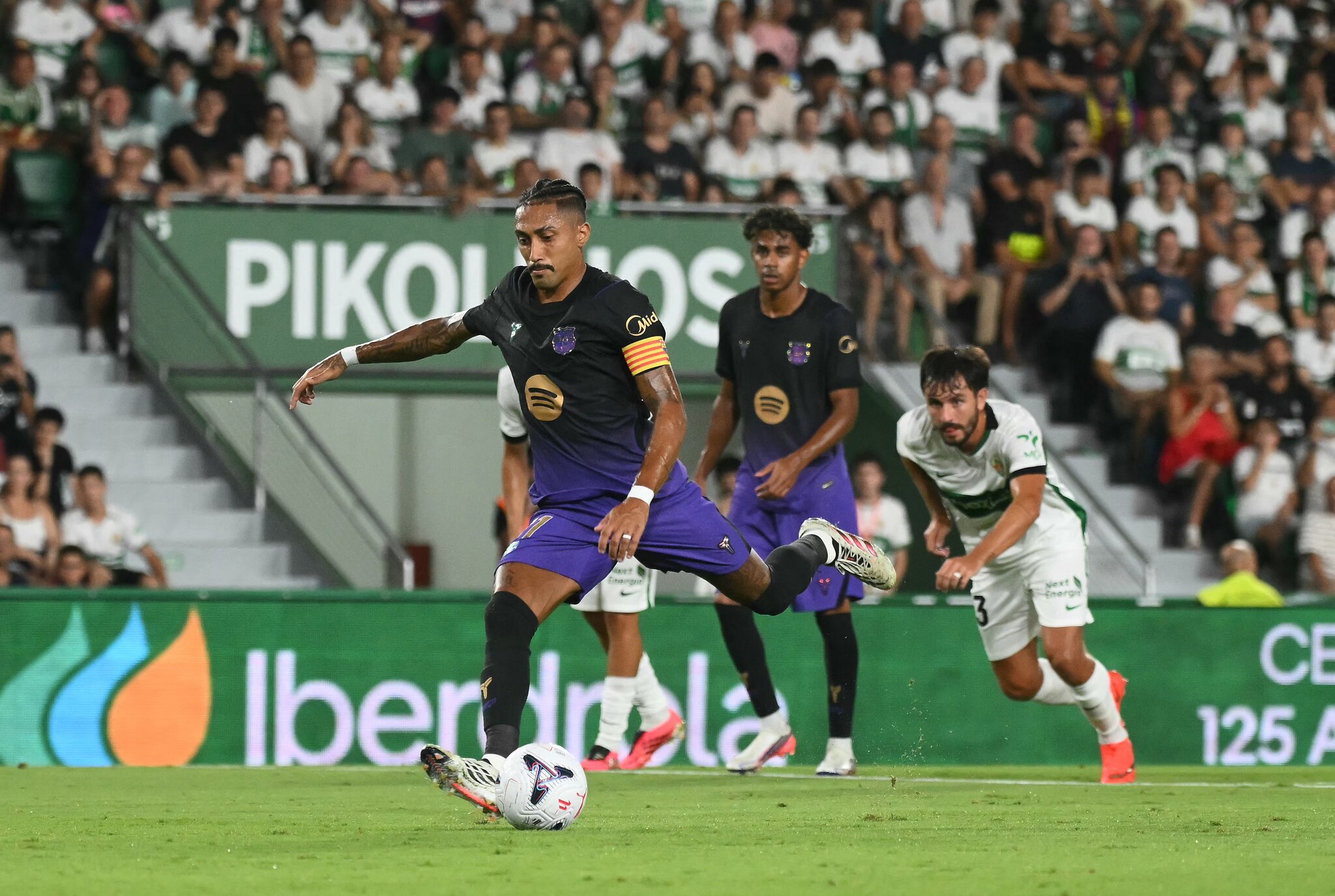 Raphinha and Lopez score braces as Barcelona trounce Elche 5-0