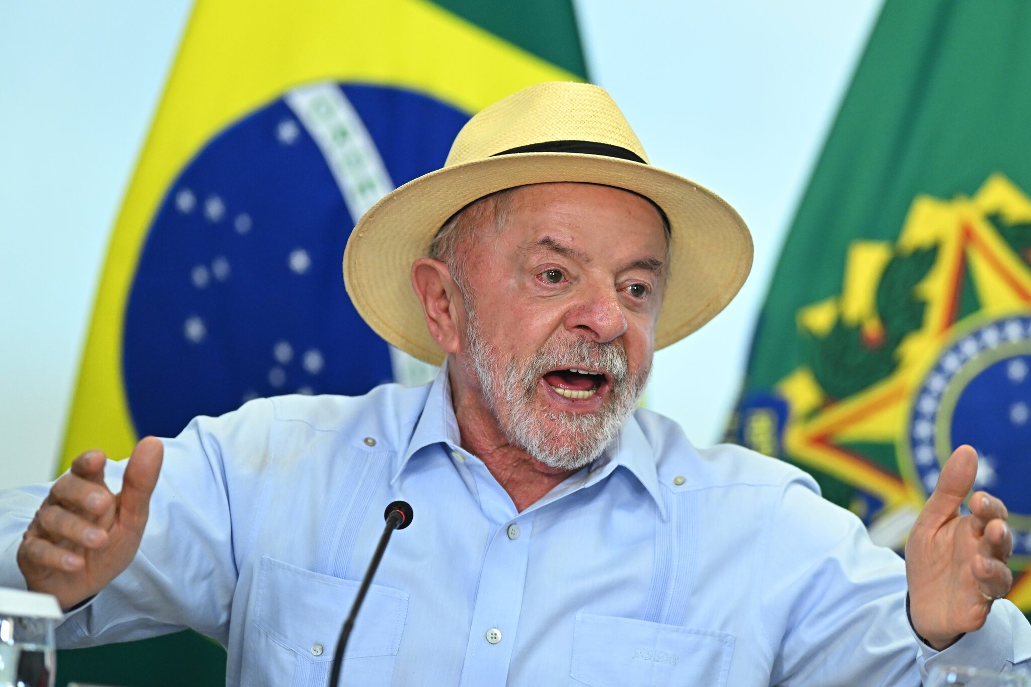 Lula holds slim lead over Flavio Bolsonaro ahead of Brazil election