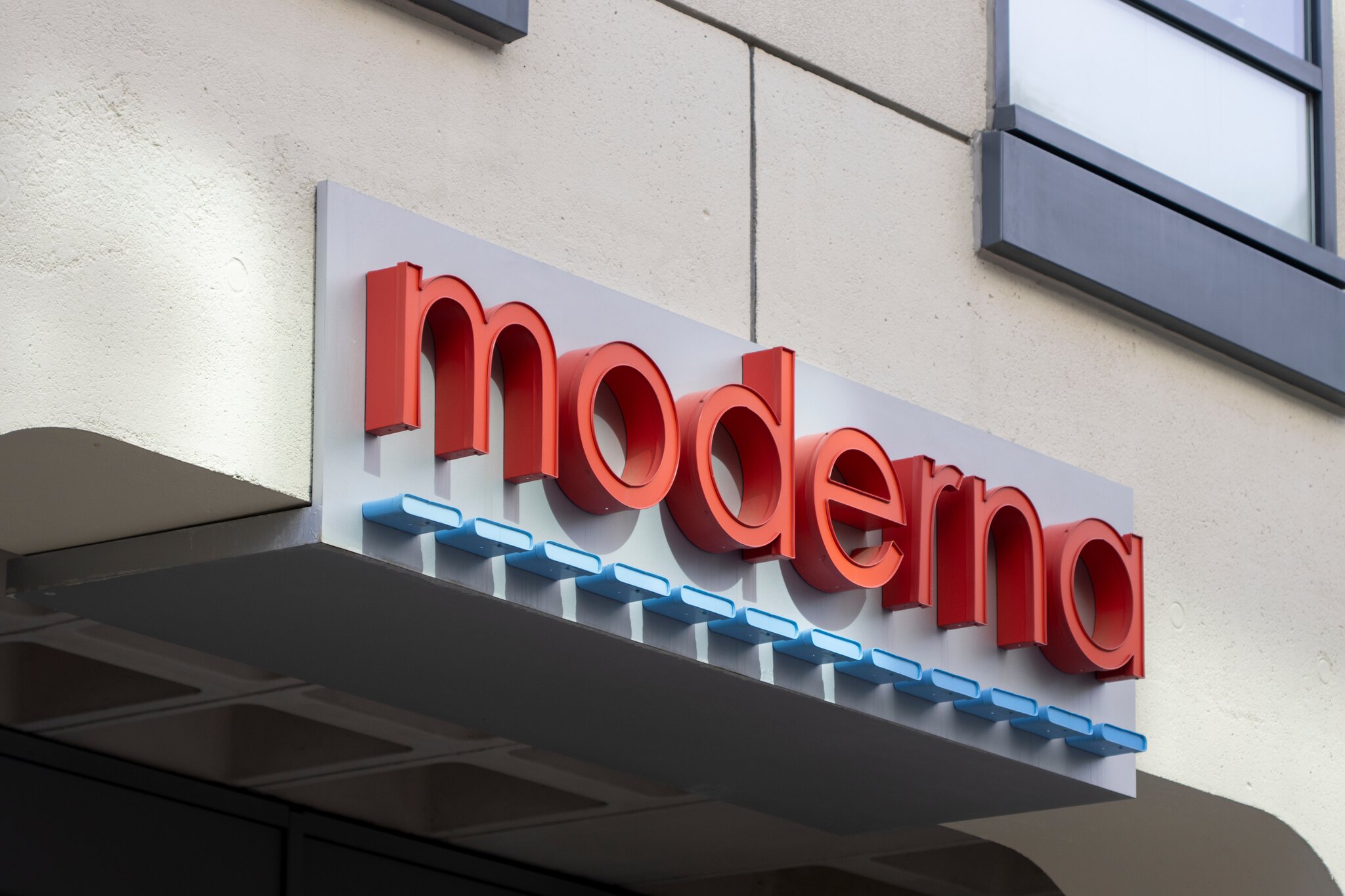FDA approves Moderna’s mRNA flu vaccine, the first to use the technology